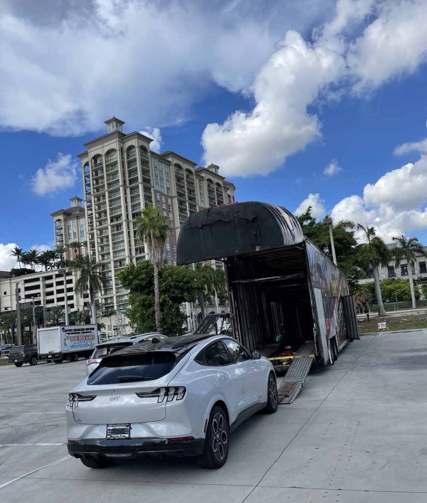 Enclosed auto transport delivery in Florida