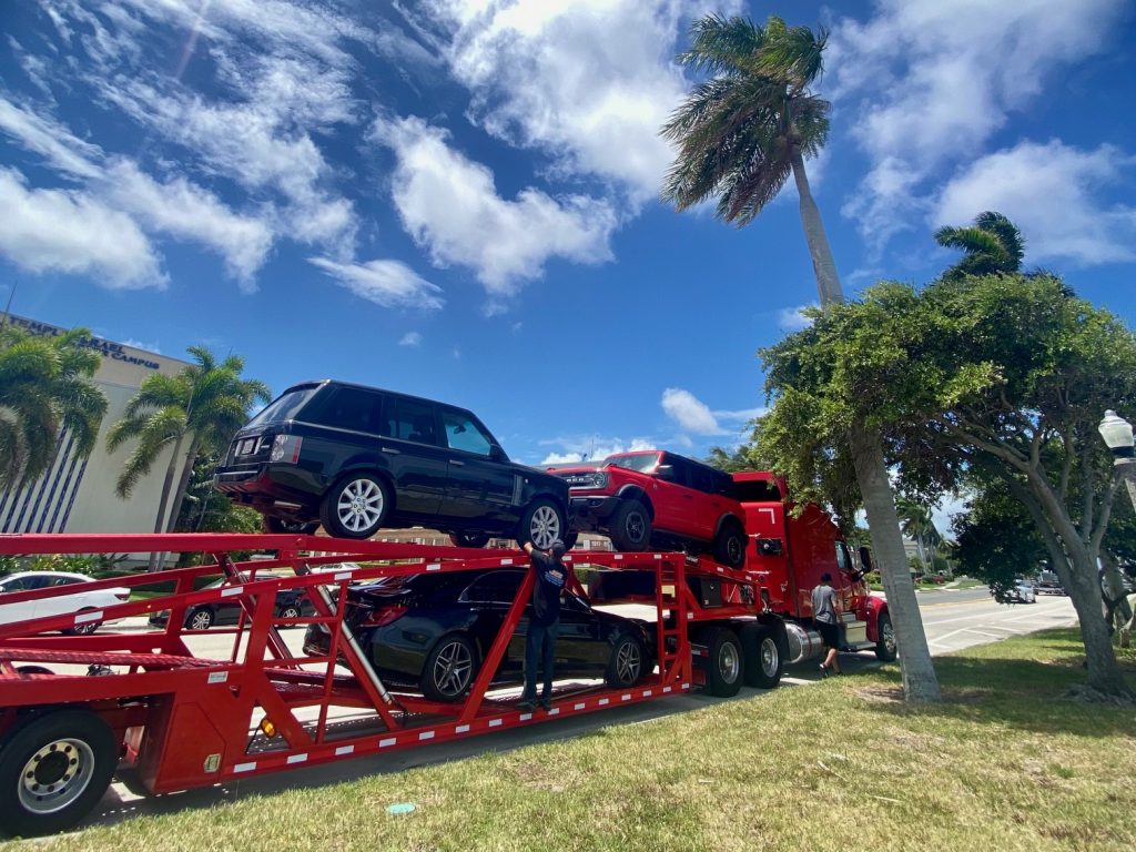 Snowbird car shipping to Florida during the fall season
